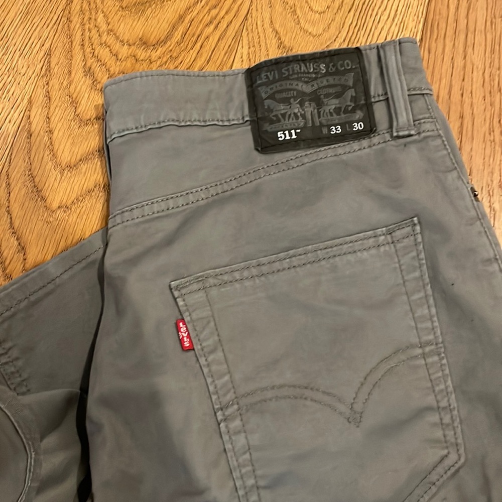Mens Levis 511 commuter pants/chinos. medium gray, size 33x30, good condition